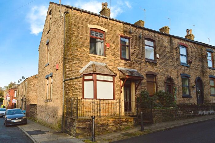 4 Bedroom End Terrace House To Rent In Wild Street, Lees, Oldham, OL4