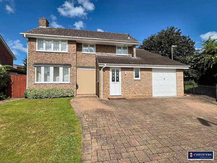 4 Bedroom Detached House For Sale In Kestrel Road, Basingstoke, RG22