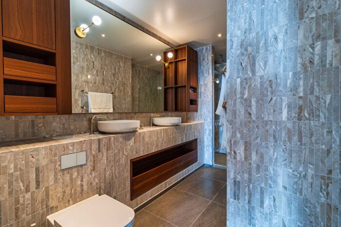 3 Bedroom Flat To Rent In Long Street, Shoreditch, E2