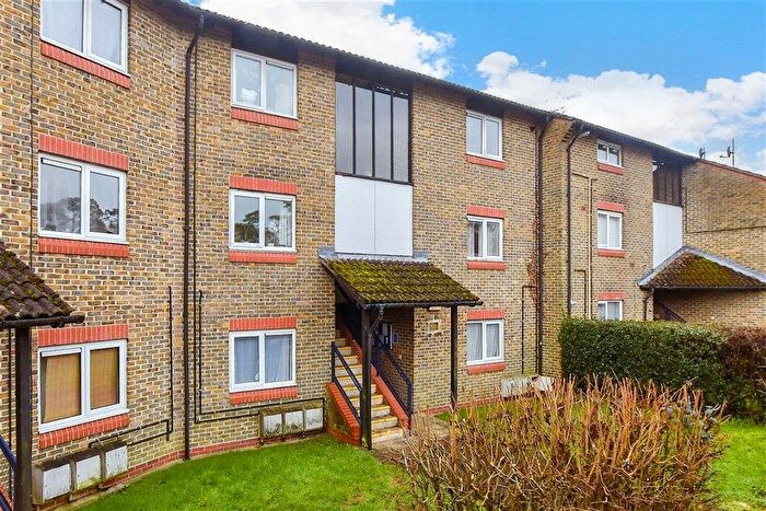 1 Bedroom Flat For Sale In Willow Close, Beare Green, Dorking, Surrey, RH5