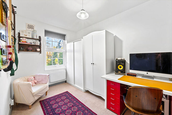 2 Bedroom Apartment For Sale In West Barnes Lane, New Malden, Raynes Park, KT3
