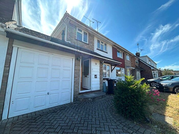 3 Bedroom Link Detached House To Rent In Campbell Road, Woodley, Berkshire, RG5
