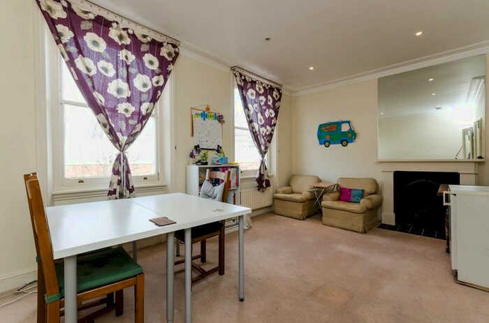 2 Bedroom Flat To Rent In Merrington Road, West Brompton, London, SW6