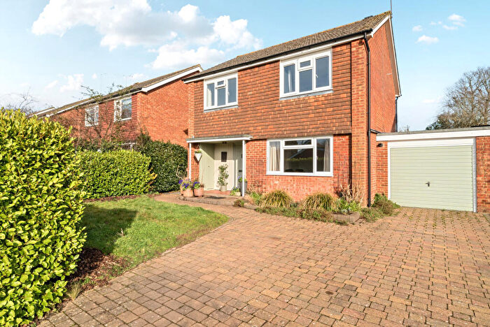 4 Bedroom Link Detached House For Sale In Peregrine Close, Cranleigh, Surrey, GU6