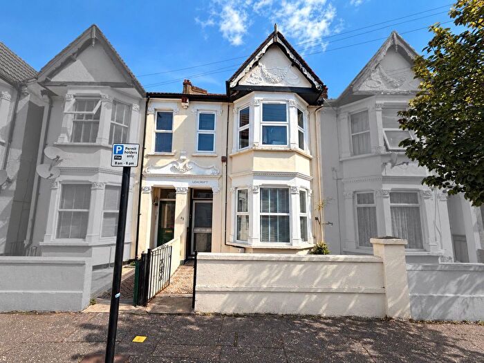 2 Bedroom Flat For Sale In Burdett Avenue, Westcliff-On-Sea, Essex, SS0