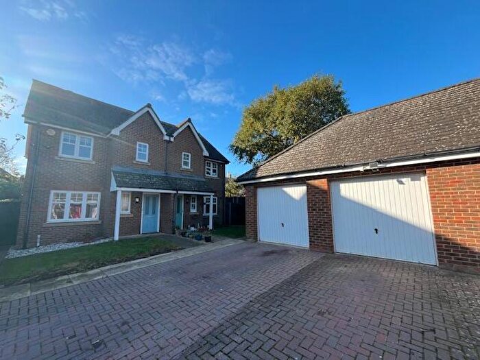 3 Bedroom Semi-Detached House For Sale In Hunnisett Close, Selsey, PO20