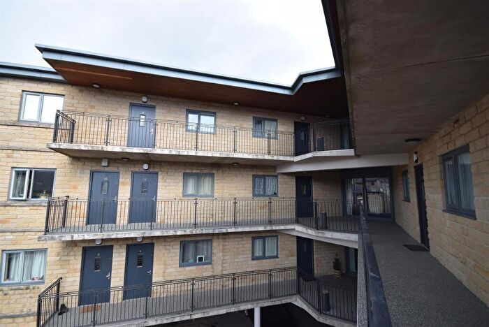 1 Bedroom Apartment To Rent In Apt Wellington Point, Wellington Place, HX1