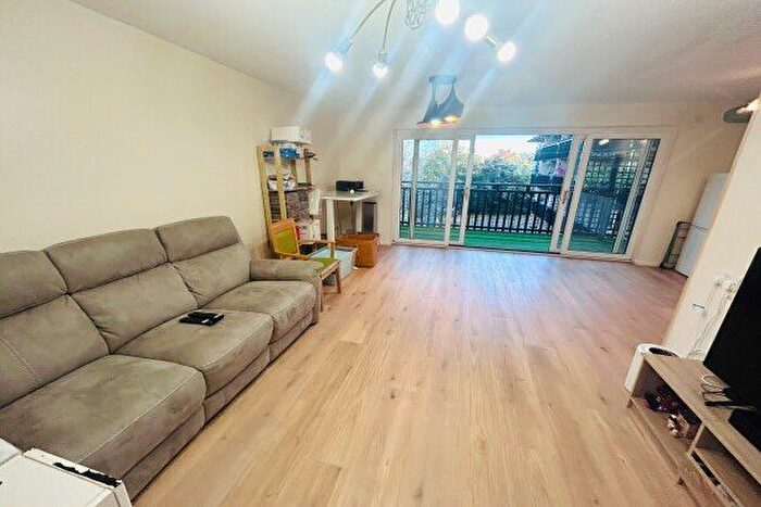 2 Bedroom Flat To Rent In Boycott Avenue, Milton Keynes, MK6