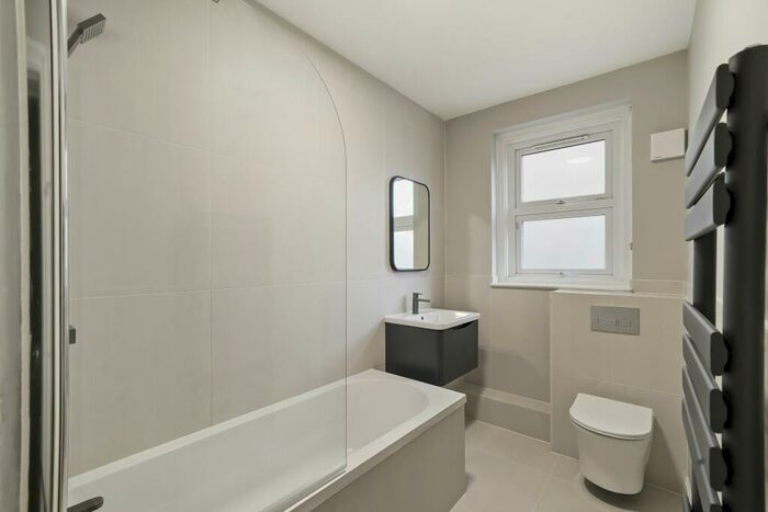 2 Bedroom Flat To Rent In Richmond Hill, Bournemouth, BH2