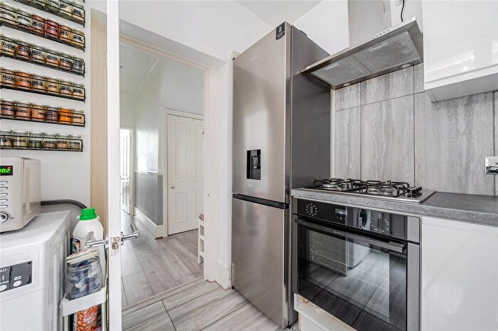 2 Bedroom Flat For Sale In Arcadian Gardens, Wood Green, London, N22