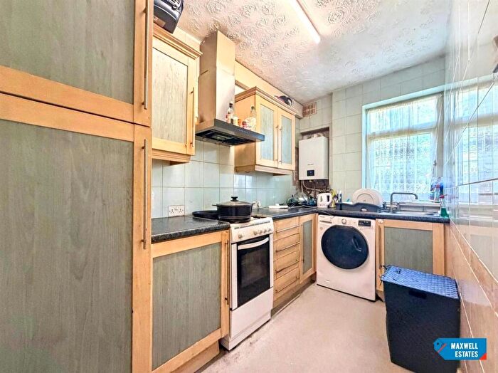 2 Bedroom Apartment To Rent In Watling Avenue, Edgware, HA8
