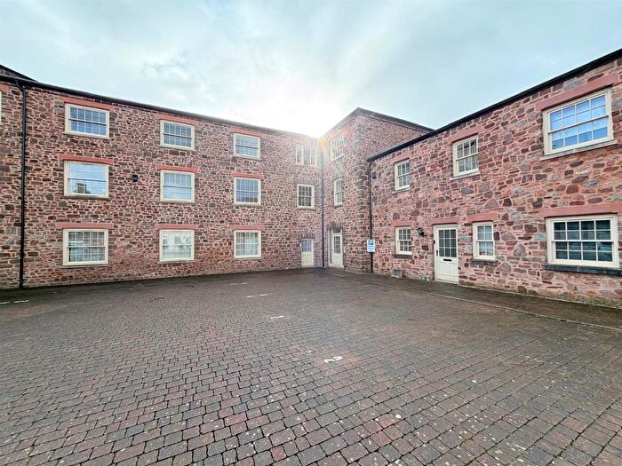 2 Bedroom Flat For Sale In Perreyman Square, Tiverton, EX16