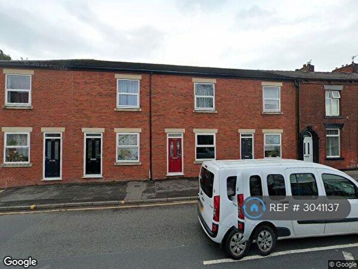 2 Bedroom Terraced House To Rent In Oldham Road, Oldham, OL2