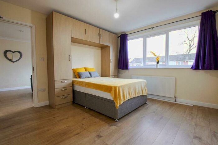 2 Bedroom Flat To Rent In Wellman Croft, Birmingham, B29