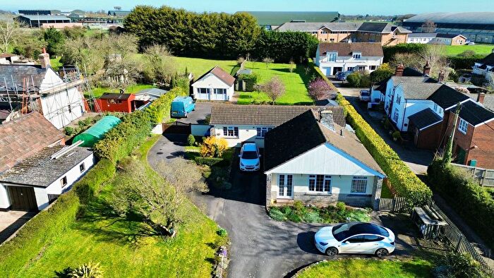 4 Bedroom Bungalow For Sale In New Zealand, Calne, SN11