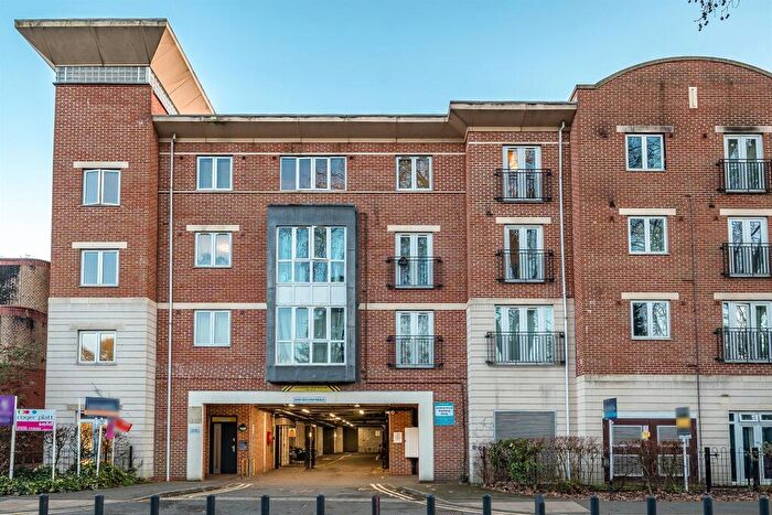 2 Bedroom Apartment For Sale In Grenfell Road, Maidenhead, SL6