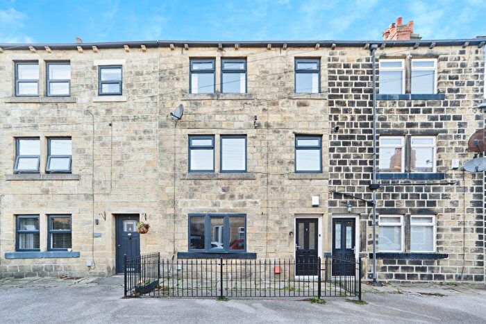 4 Bedroom Terraced House For Sale In Woodland View, Calverley, Pudsey, LS28