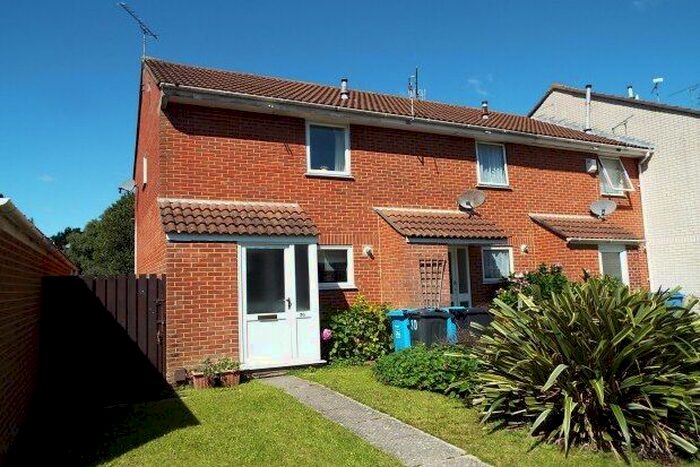 2 Bedroom Property To Rent In Bovington Close, Poole, BH17