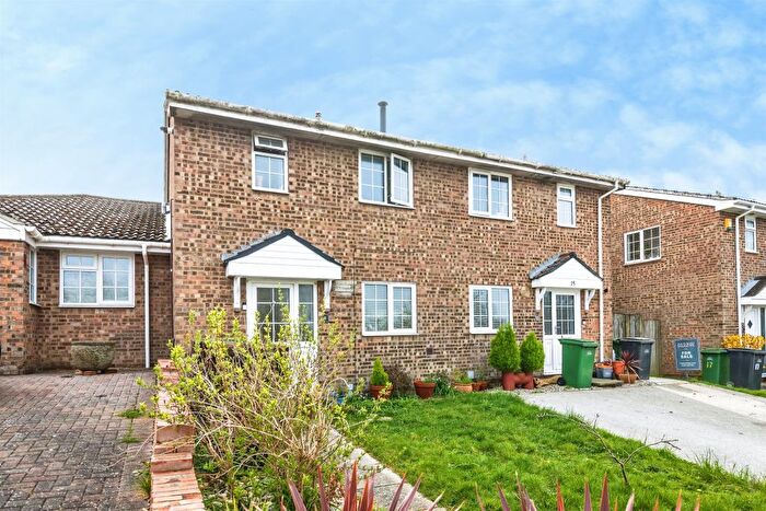 3 Bedroom Terraced House For Sale In Robert Tressell Close, Hastings, TN34