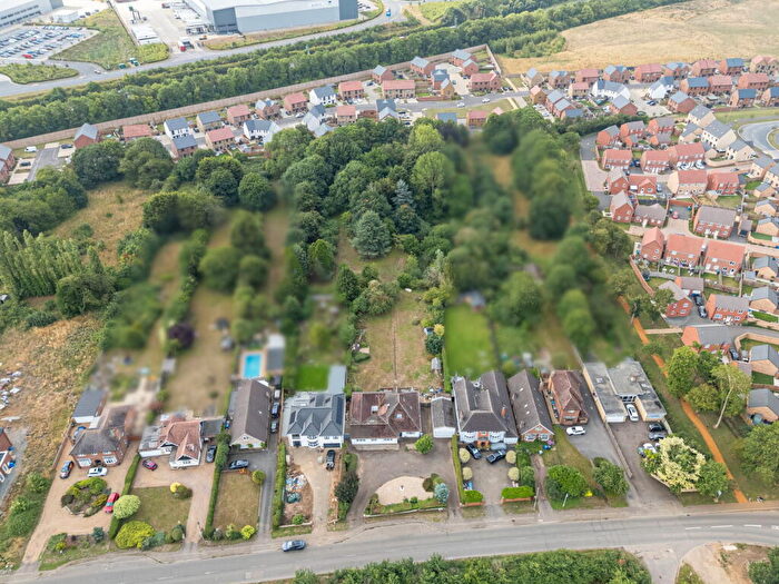 6 Bedroom Detached House For Sale In Cranford Road, Kettering, NN15