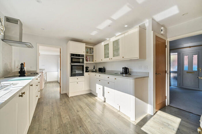 3 Bedroom Link Detached House For Sale In Wises Firs, Sulhamstead, Reading, RG7