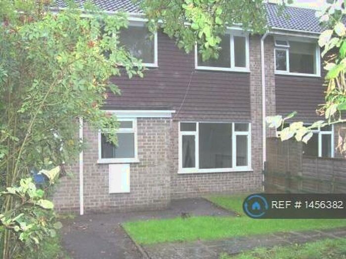 3 Bedroom Semi-Detached House To Rent In Howlett Close, Lymington, SO41