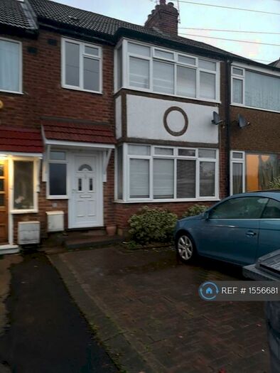 4 Bedroom Terraced House To Rent In Chestnut Grove, Barnet, EN4
