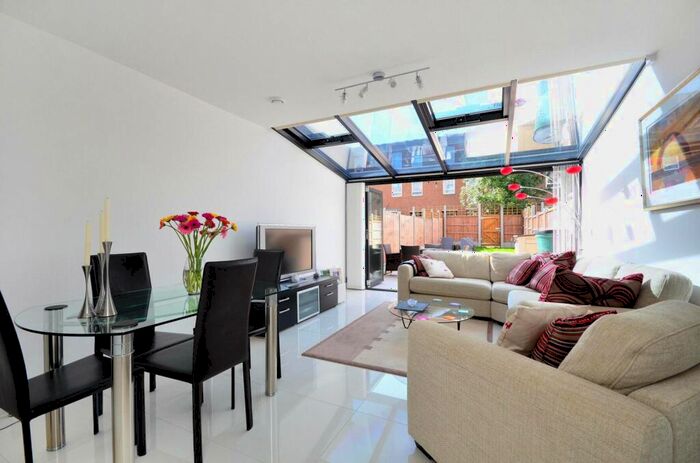 4 Bedroom House To Rent In Daubeney Road, Clapton, London, E5
