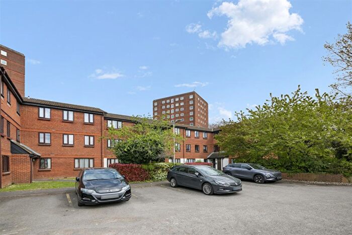 1 Bedroom Flat For Sale In Gade Close, Hayes, UB3
