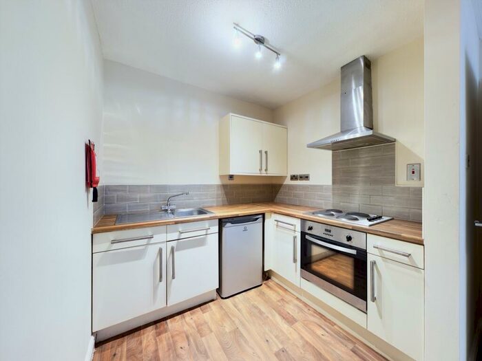 1 Bedroom Apartment To Rent In Anchor Court, Anlaby Road, HU3
