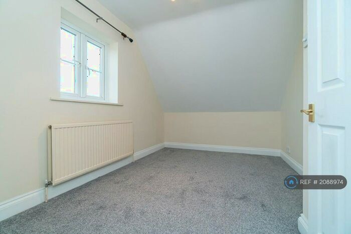 1 Bedroom Flat To Rent In Woodlands Road, Redhill, RH1