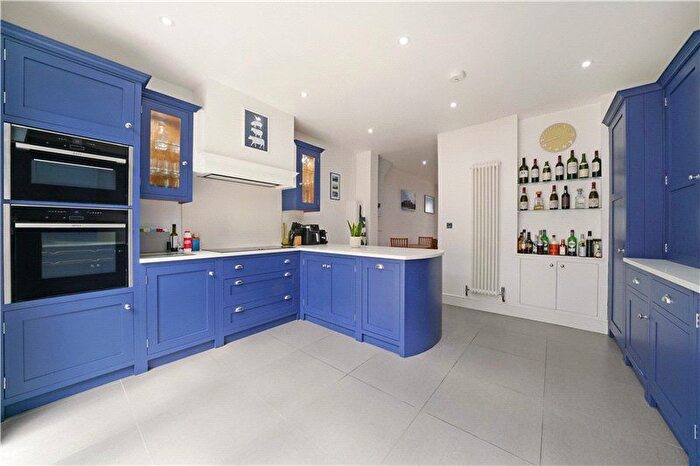 2 Bedroom Detached House For Sale In Camberwell New Road, London, SE5