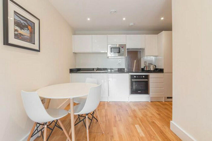 2 Bedroom Apartment To Rent In Elite House, Limehouse, E14