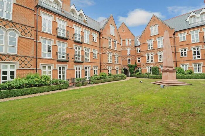2 Bedroom Apartment To Rent In Virginia Water, Surrey, GU25