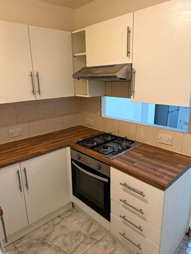 1 Bedroom Flat To Rent In Halsway, Hayes, UB3