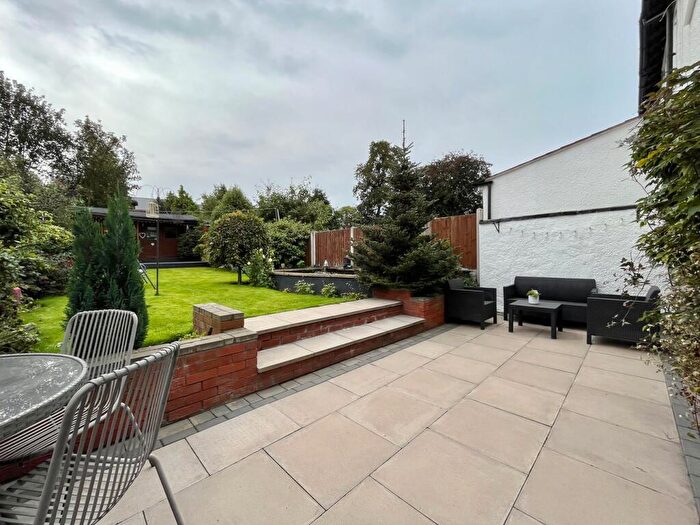 3 Bedroom Semi-Detached House For Sale In Graham Road, West Bromwich, B71