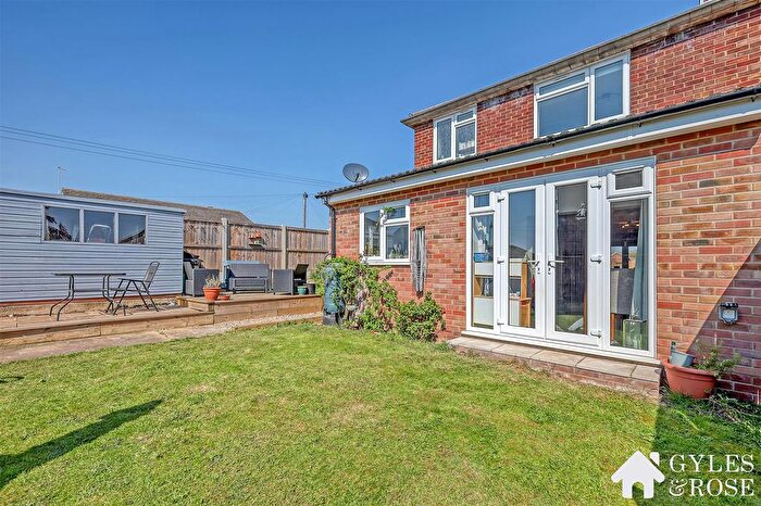 3 Bedroom Semi-Detached House For Sale In Prior Way, Colchester, CO4