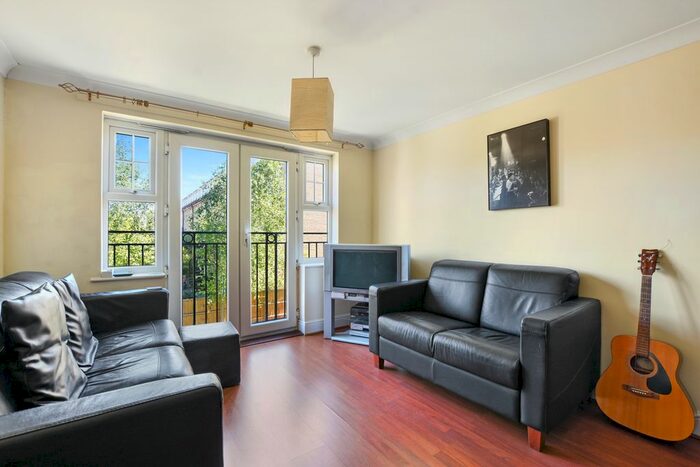 2 Bedroom Flat To Rent In Osier Crescent, Muswell Hill, N10