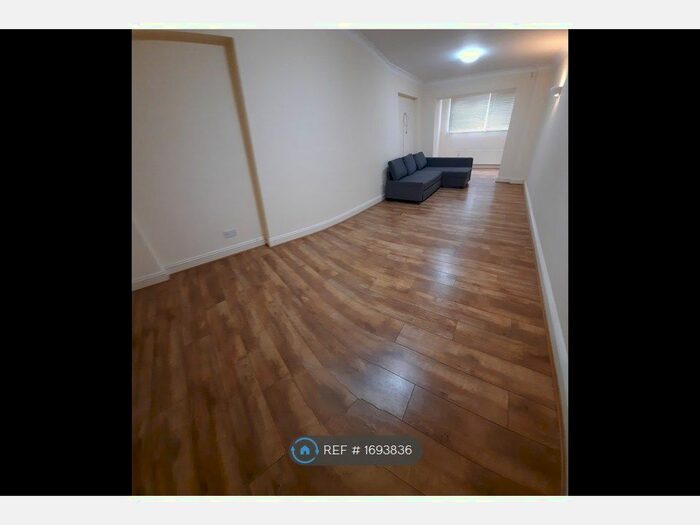 2 Bedroom Maisonette To Rent In The Masons, Gerrards Cross, SL9