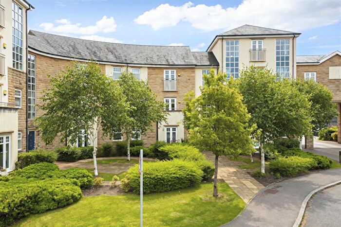 2 Bedroom Apartment For Sale In Burnstall Crescent, Menston, LS29