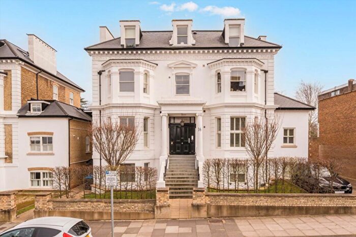 2 Bedroom Flat For Sale In Avenue Elmers, Surbiton, KT6