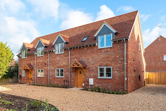 3 Bedroom Semi-Detached House For Sale In The Limes, Watlington, OX49