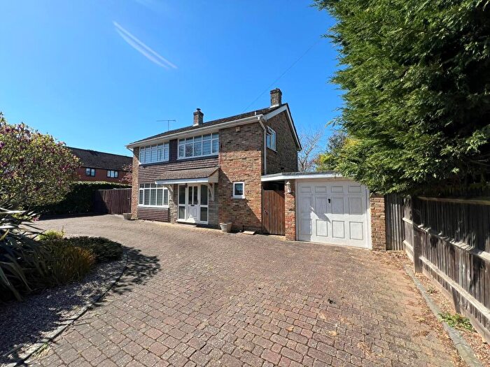 3 Bedroom Detached House For Sale In Hazlemere Road, Penn, HP10