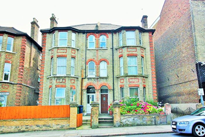 3 Bedroom Apartment To Rent In Church Road, Hendon, NW4