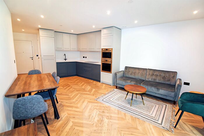 2 Bedroom Flat To Rent In Heritage Walk, Kingston Upon Thames, KT1