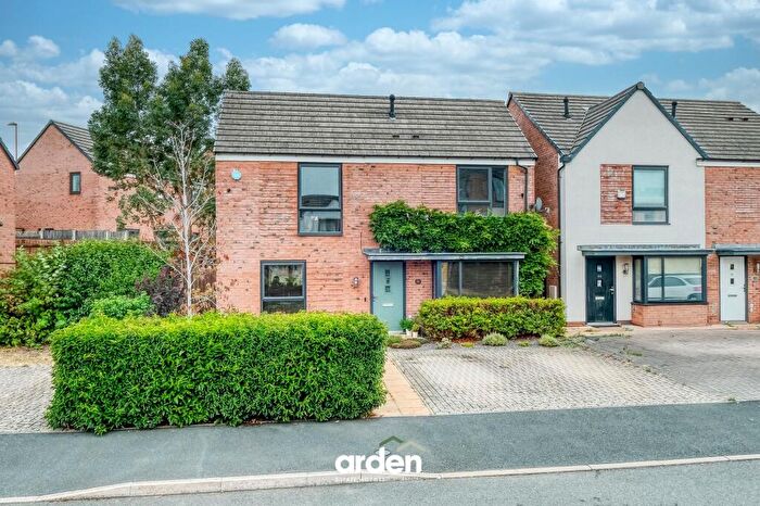 3 Bedroom Detached House For Sale In Topland Grove, Birmingham, B31