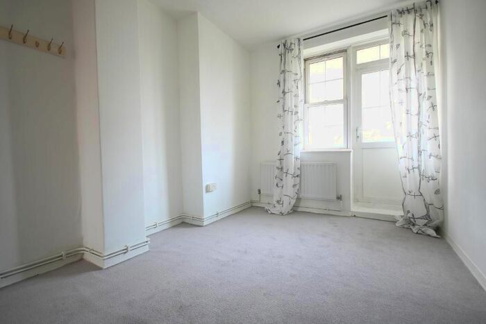 3 Bedroom Flat To Rent In Wyndham Estate, Camberwell, London, SE5