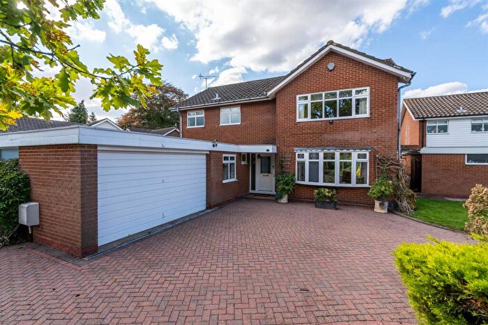 4 Bedroom Detached House For Sale In Oaken Drive, Solihull, B91