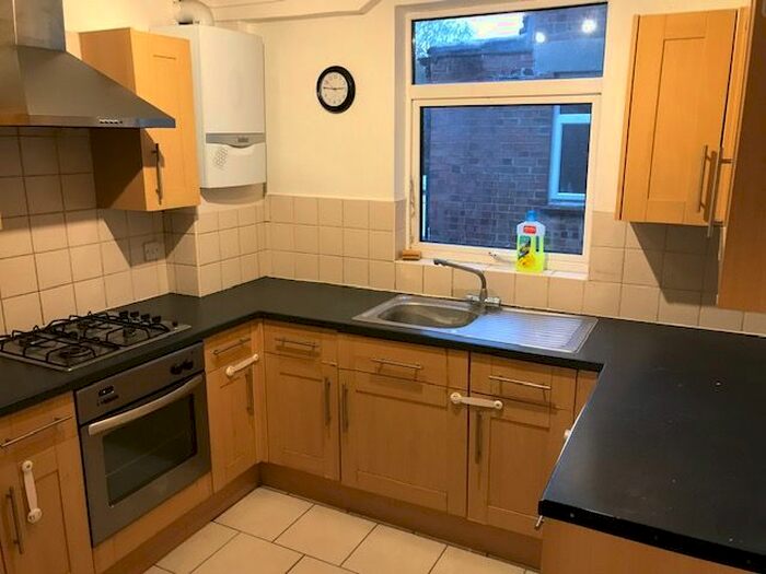 3 Bedroom Flat To Rent In Upper Elmers End Road, Beckenham, BR3