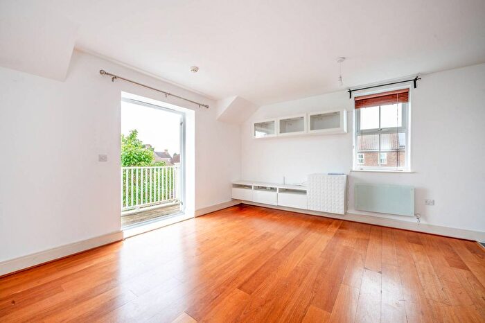 2 Bedroom Flat To Rent In Beaumont Drive, Worcester Park, KT4